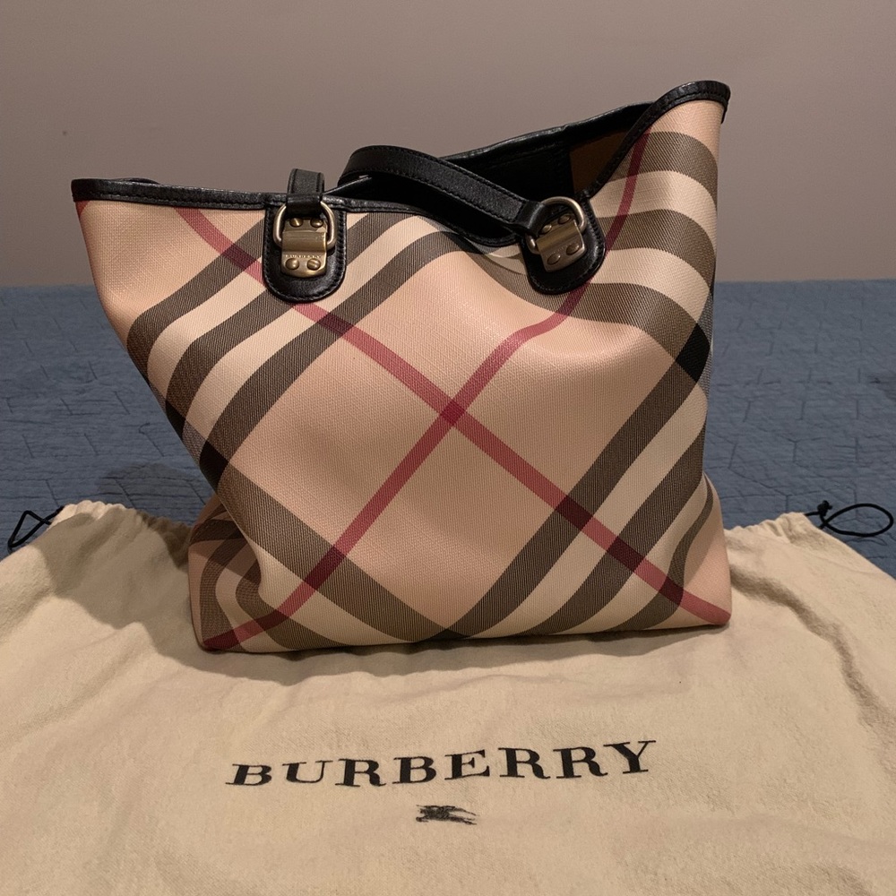 Vintage Nova check Burberry bucket purse